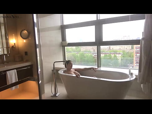 ❤️ Milžiniškas kūdikis aistringai masturbuoja savo putę vonios kambaryje ❤️❌ Dulkinimo video prie porno lt.chancel.top ❤