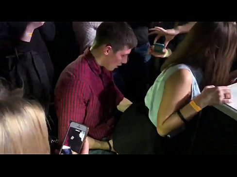 ❤️ Tikras seksas rusų naktiniame klube. 18-metė rusų mergina išangėje ir makštyje dulkinama naktiniame klube ❤️❌ Dulkinimo video prie porno lt.chancel.top ❤